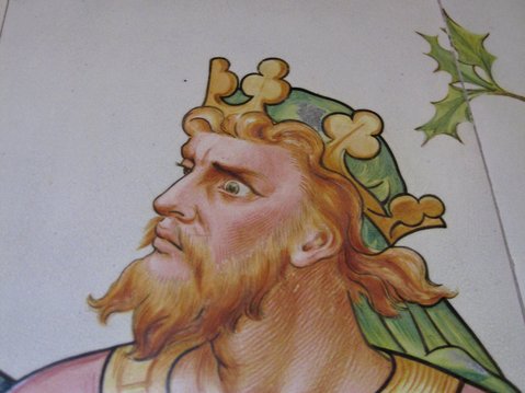 Photo von einer historischen Fliesendekoration. Zu sehen ist ein König mit rotem Bart und erstauntem GEsichtsausdruck